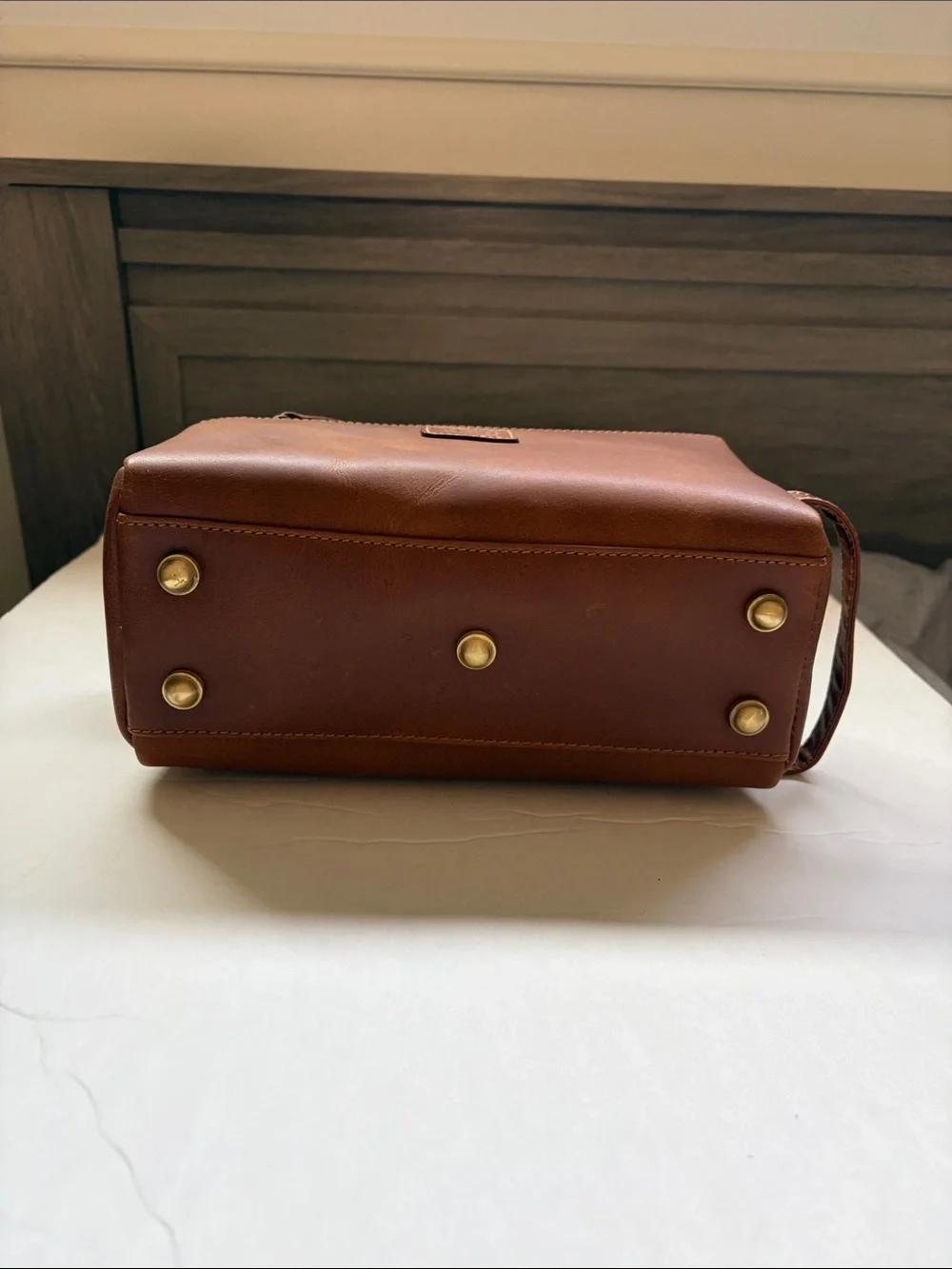 Leather Village pack sleek